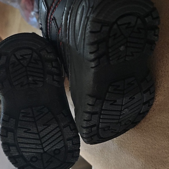 Wonder Nation Kids Black and Red Winter Boots - Picture 3 of 6